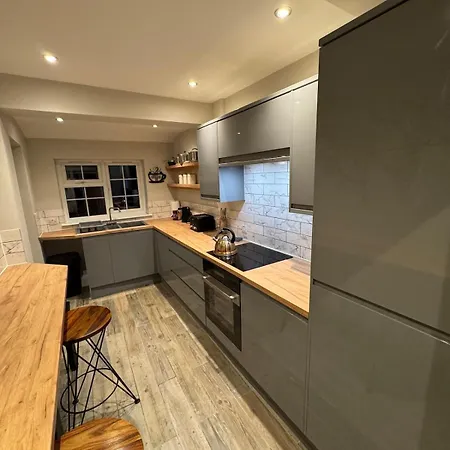 Urban Escape - Free Parking *