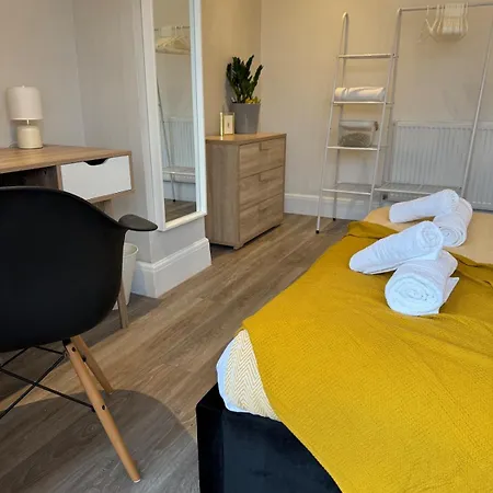 Urban Escape - Free Parking Bristol